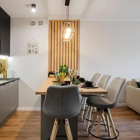 East Side Apartment *
