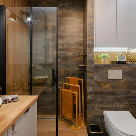 East Side Apartment *