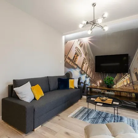 East Side Apartment *
